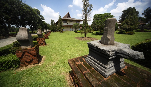 Peninggalan bersejarah di Museum Trowulan, Mojokerto, Jawa Timur, (13/4). TEMPO/Subekti