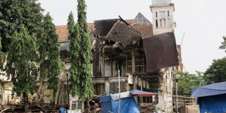 Gedung Cagar Budaya Runtuh